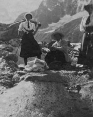 Ebba Sovelius vuorilla Sveitsissä. Kuva: Raahen museon kokoelmat