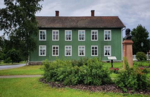 Soveliuksen talo kuvattuna Brahenkadulta. Kuva: Raahen museo.