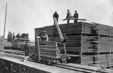Juseliuksen sahan työntekijöitä vuonna 1929. Kuva: Raahen museo